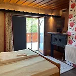 Ulbert Pince Panzio Bed & Breakfast 4*