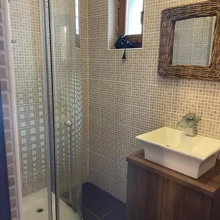 Ulbert Pince Panzio 4*