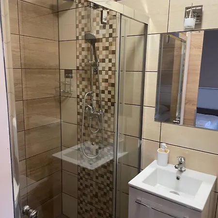 Ulbert Pince Panzio 4*
