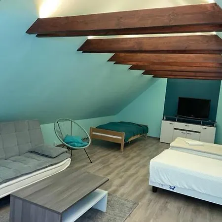 Ulbert Pince Panzio 4*