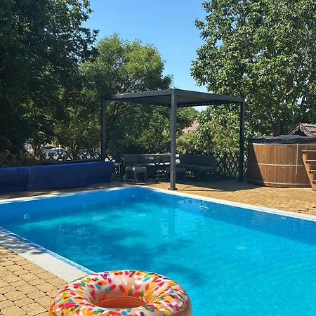 Ulbert Pince Panzio 4*