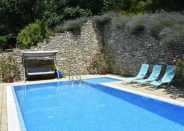 Ulbert Pince Panzio Couette-café 4*