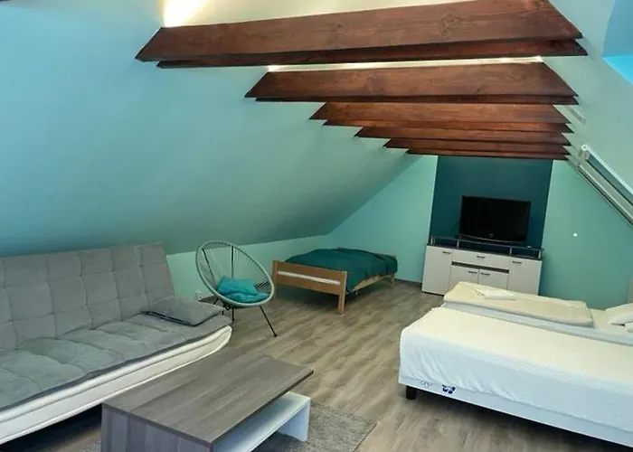 Ulbert Pince Panzio 4*
